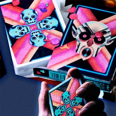 The Little Deck Of Horrors jugando a las cartas